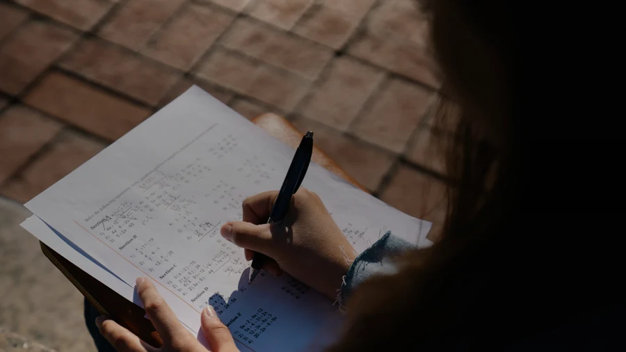 Copie d'examen et stylo
