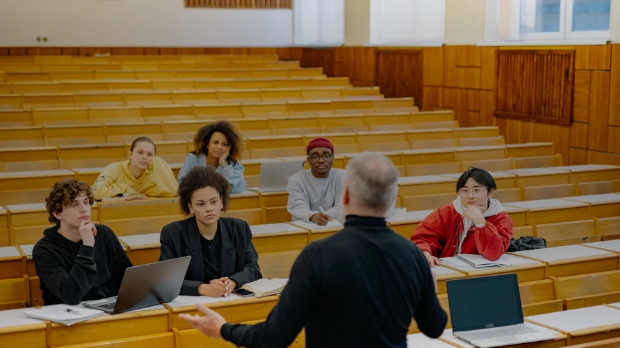 Étudiants en amphithéâtre